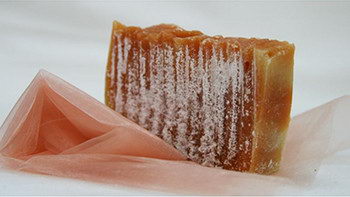 Натуральное мыло "соляное", клубничный торт jurassic spa